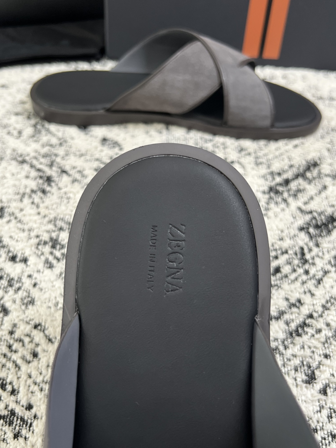 Zegna  高品质  顶级工艺品  杰尼亚  拖鞋专柜新款原厂配置，意大利进口牛皮面料，进口牛里垫，透气舒适，鞋底：原