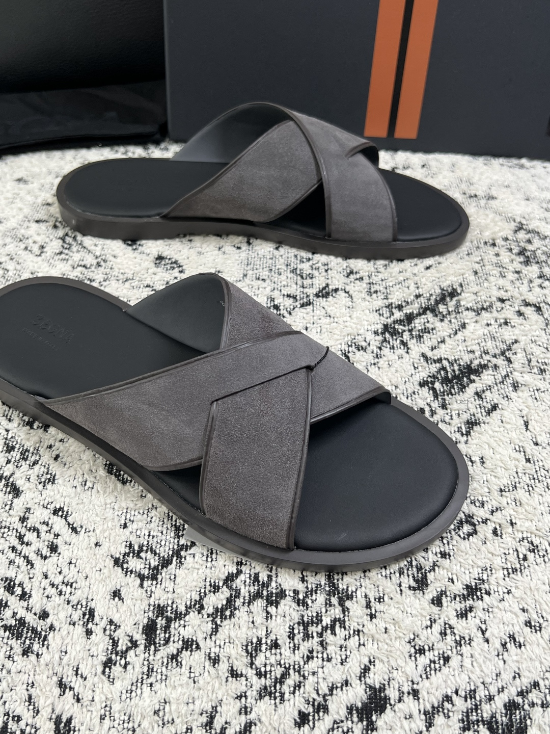 Zegna  高品质  顶级工艺品  杰尼亚  拖鞋专柜新款原厂配置，意大利进口牛皮面料，进口牛里垫，透气舒适，鞋底：原