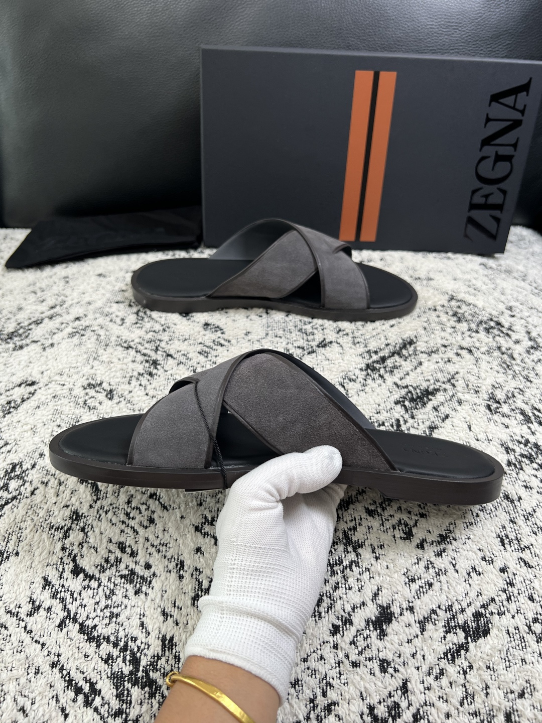 Zegna  高品质  顶级工艺品  杰尼亚  拖鞋专柜新款原厂配置，意大利进口牛皮面料，进口牛里垫，透气舒适，鞋底：原