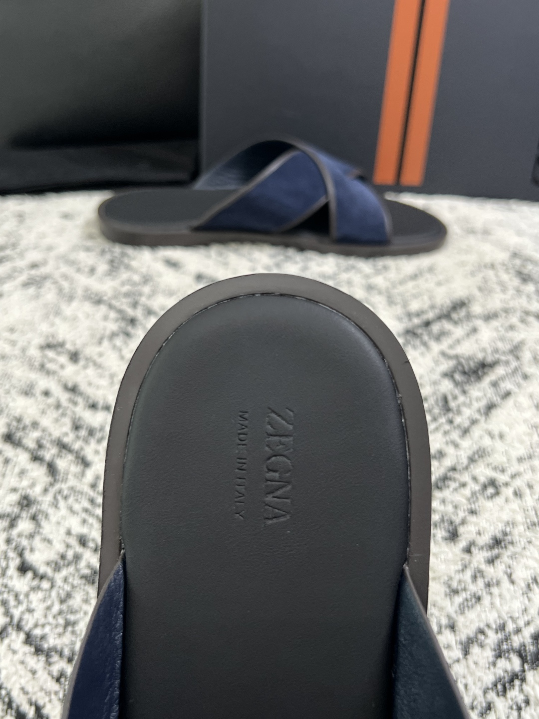 Zegna  高品质  顶级工艺品  杰尼亚  拖鞋专柜新款原厂配置，意大利进口牛皮面料，进口牛里垫，透气舒适，鞋底：原