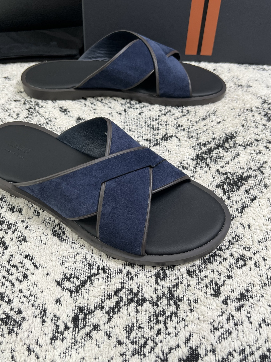 Zegna  高品质  顶级工艺品  杰尼亚  拖鞋专柜新款原厂配置，意大利进口牛皮面料，进口牛里垫，透气舒适，鞋底：原