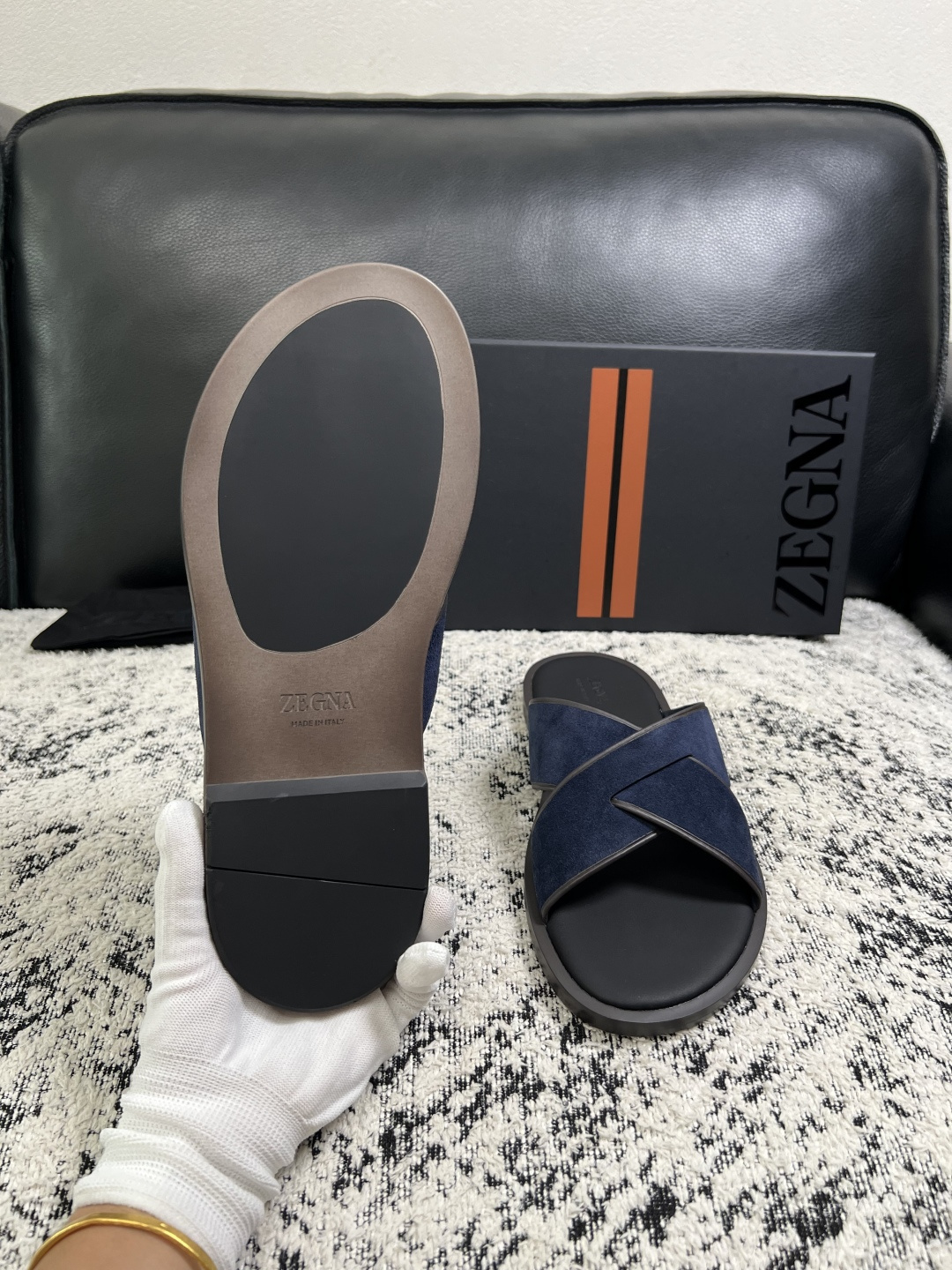 Zegna  高品质  顶级工艺品  杰尼亚  拖鞋专柜新款原厂配置，意大利进口牛皮面料，进口牛里垫，透气舒适，鞋底：原