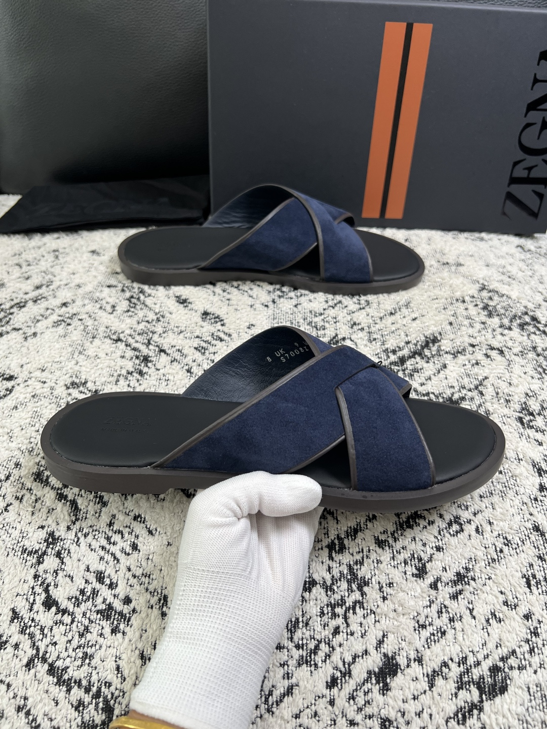 Zegna  高品质  顶级工艺品  杰尼亚  拖鞋专柜新款原厂配置，意大利进口牛皮面料，进口牛里垫，透气舒适，鞋底：原