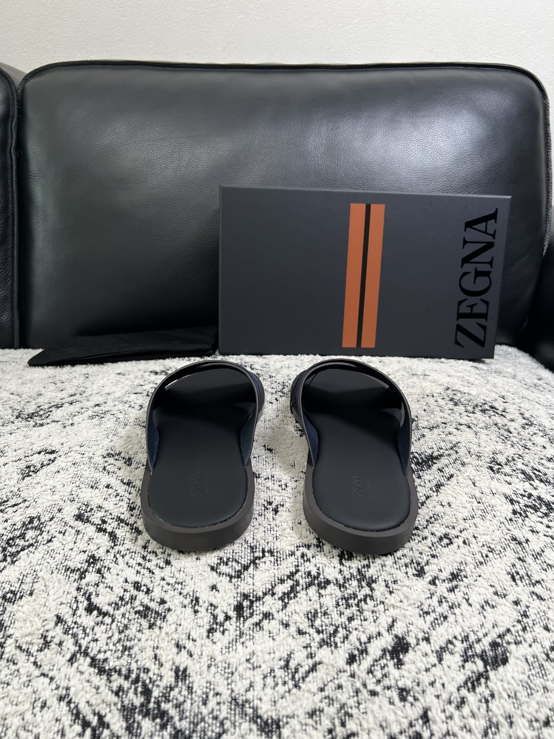 Zegna  高品质  顶级工艺品  杰尼亚  拖鞋专柜新款原厂配置，意大利进口牛皮面料，进口牛里垫，透气舒适，鞋底：原