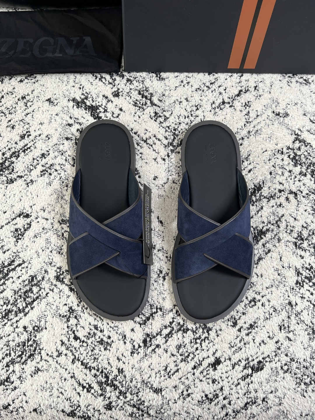 Zegna  高品质  顶级工艺品  杰尼亚  拖鞋专柜新款原厂配置，意大利进口牛皮面料，进口牛里垫，透气舒适，鞋底：原