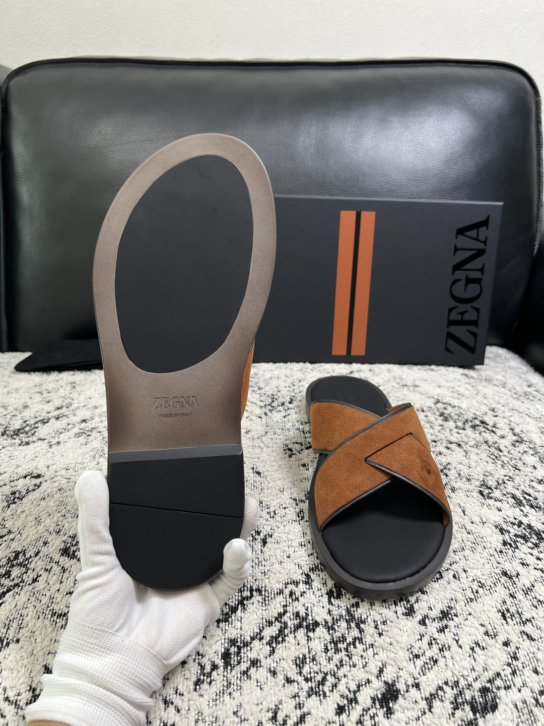 Zegna  高品质  顶级工艺品  杰尼亚  拖鞋专柜新款原厂配置，意大利进口牛皮面料，进口牛里垫，透气舒适，鞋底：原