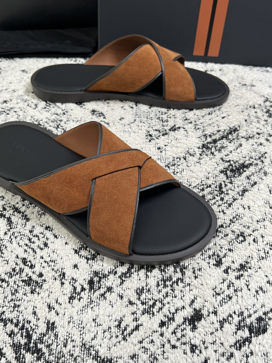 Zegna  高品质  顶级工艺品  杰尼亚  拖鞋专柜新款原厂配置，意大利进口牛皮面料，进口牛里垫，透气舒适，鞋底：原