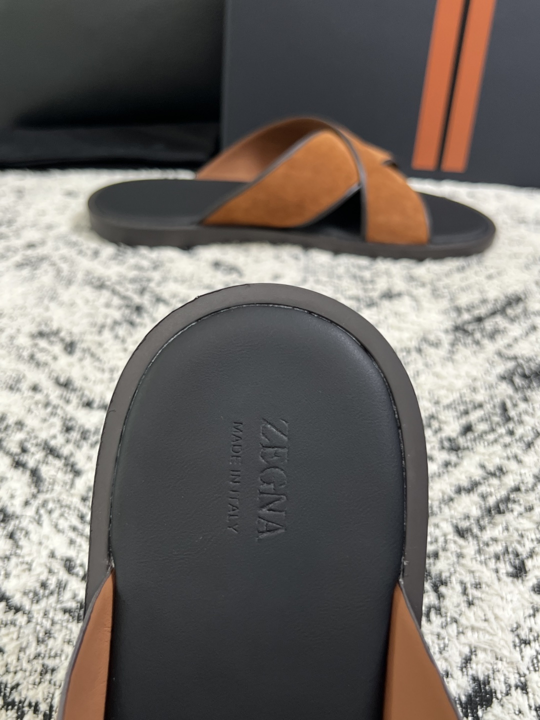 Zegna  高品质  顶级工艺品  杰尼亚  拖鞋专柜新款原厂配置，意大利进口牛皮面料，进口牛里垫，透气舒适，鞋底：原