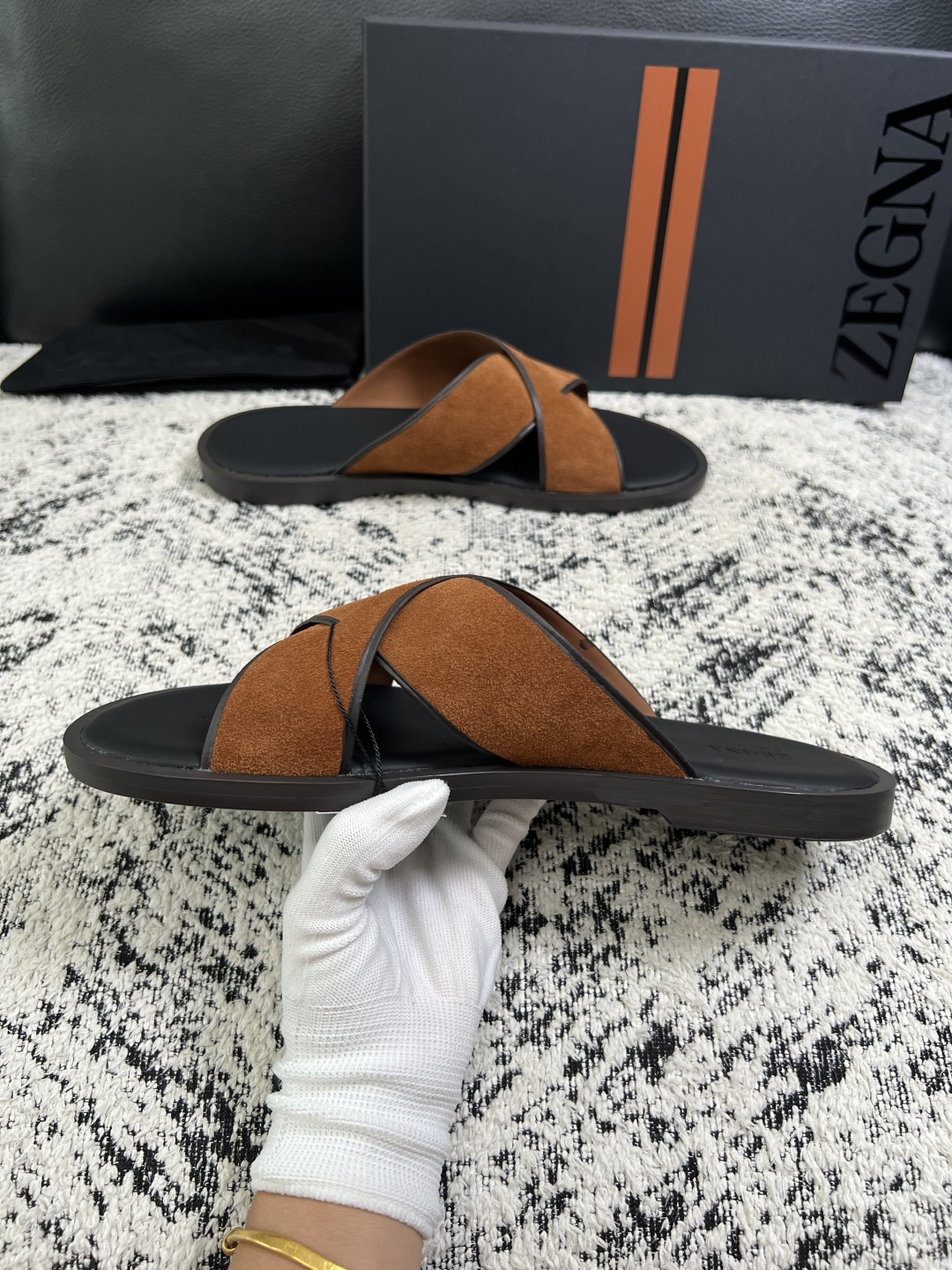 Zegna  高品质  顶级工艺品  杰尼亚  拖鞋专柜新款原厂配置，意大利进口牛皮面料，进口牛里垫，透气舒适，鞋底：原