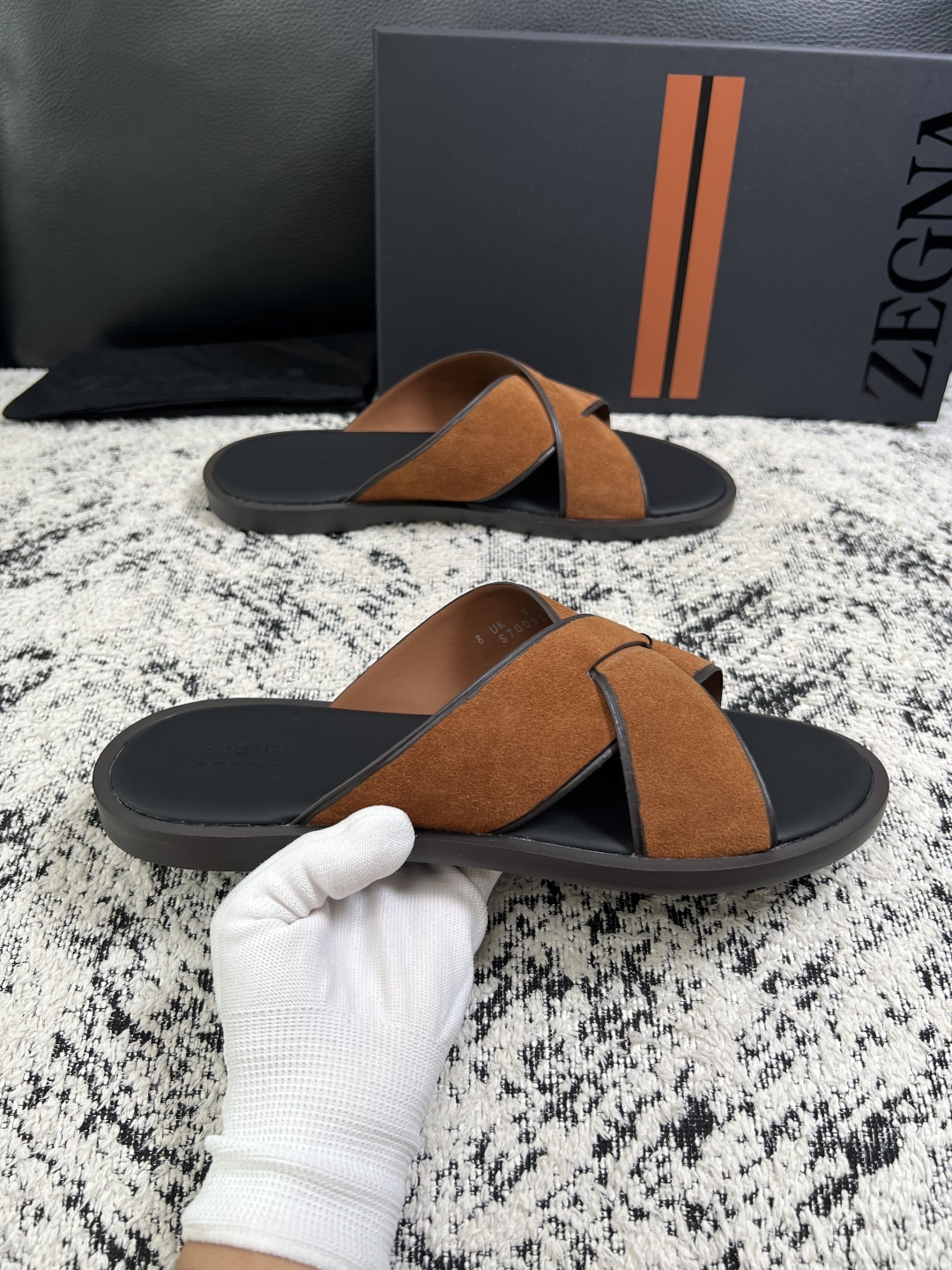 Zegna  高品质  顶级工艺品  杰尼亚  拖鞋专柜新款原厂配置，意大利进口牛皮面料，进口牛里垫，透气舒适，鞋底：原