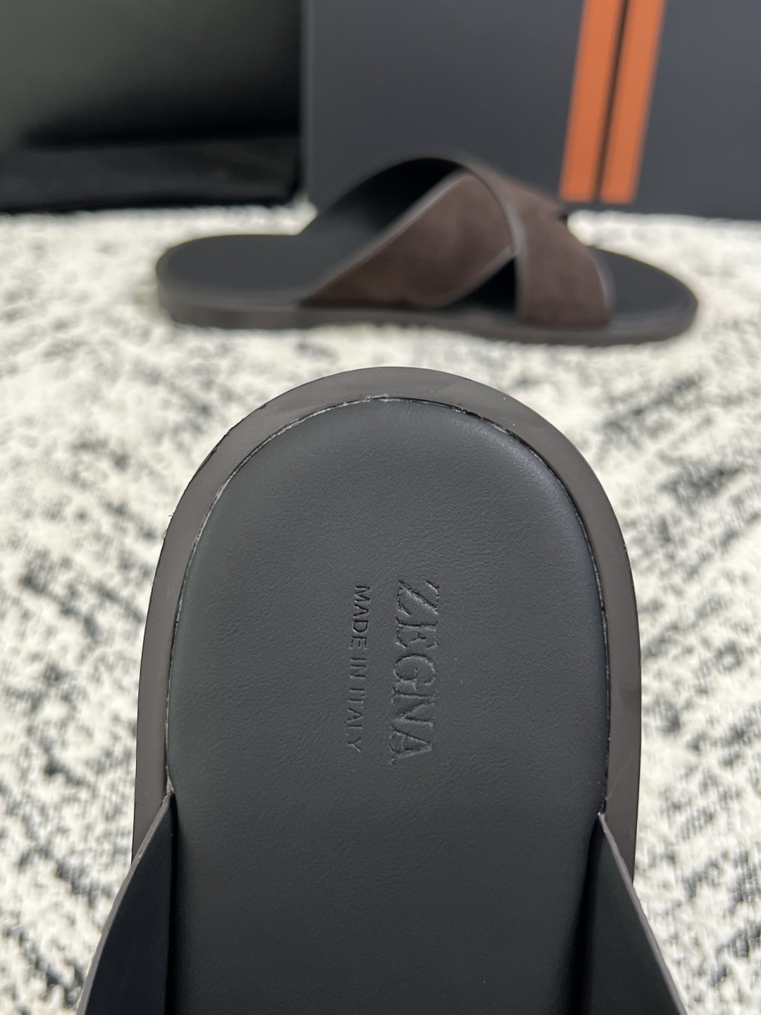 Zegna  高品质  顶级工艺品  杰尼亚  拖鞋专柜新款原厂配置，意大利进口牛皮面料，进口牛里垫，透气舒适，鞋底：原