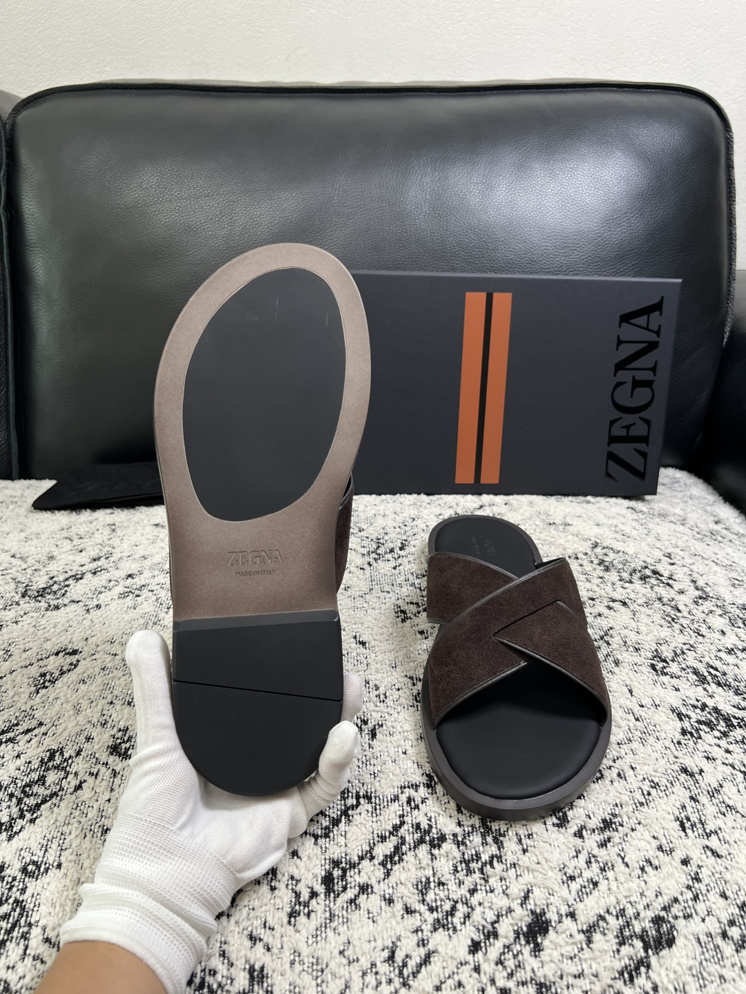 Zegna  高品质  顶级工艺品  杰尼亚  拖鞋专柜新款原厂配置，意大利进口牛皮面料，进口牛里垫，透气舒适，鞋底：原