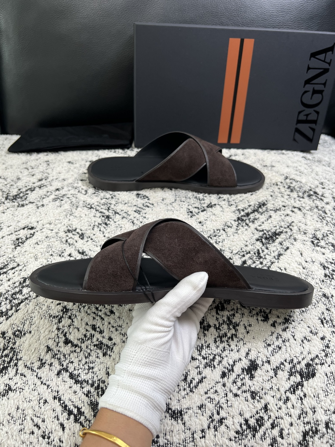 Zegna  高品质  顶级工艺品  杰尼亚  拖鞋专柜新款原厂配置，意大利进口牛皮面料，进口牛里垫，透气舒适，鞋底：原