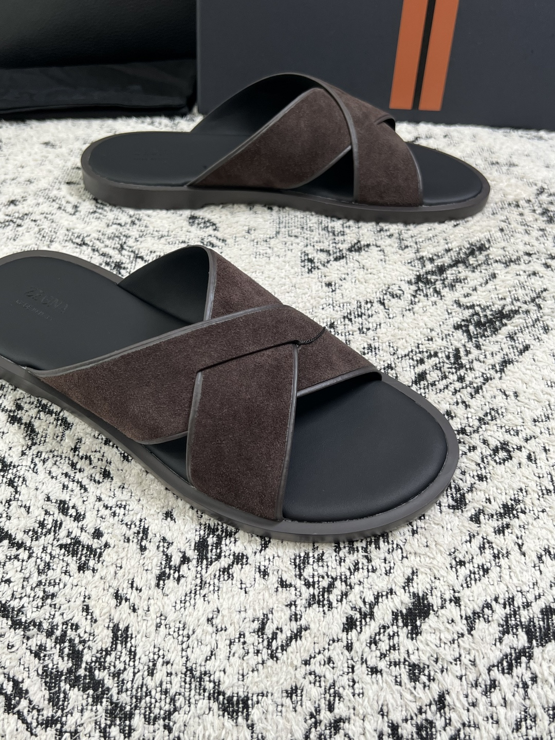 Zegna  高品质  顶级工艺品  杰尼亚  拖鞋专柜新款原厂配置，意大利进口牛皮面料，进口牛里垫，透气舒适，鞋底：原