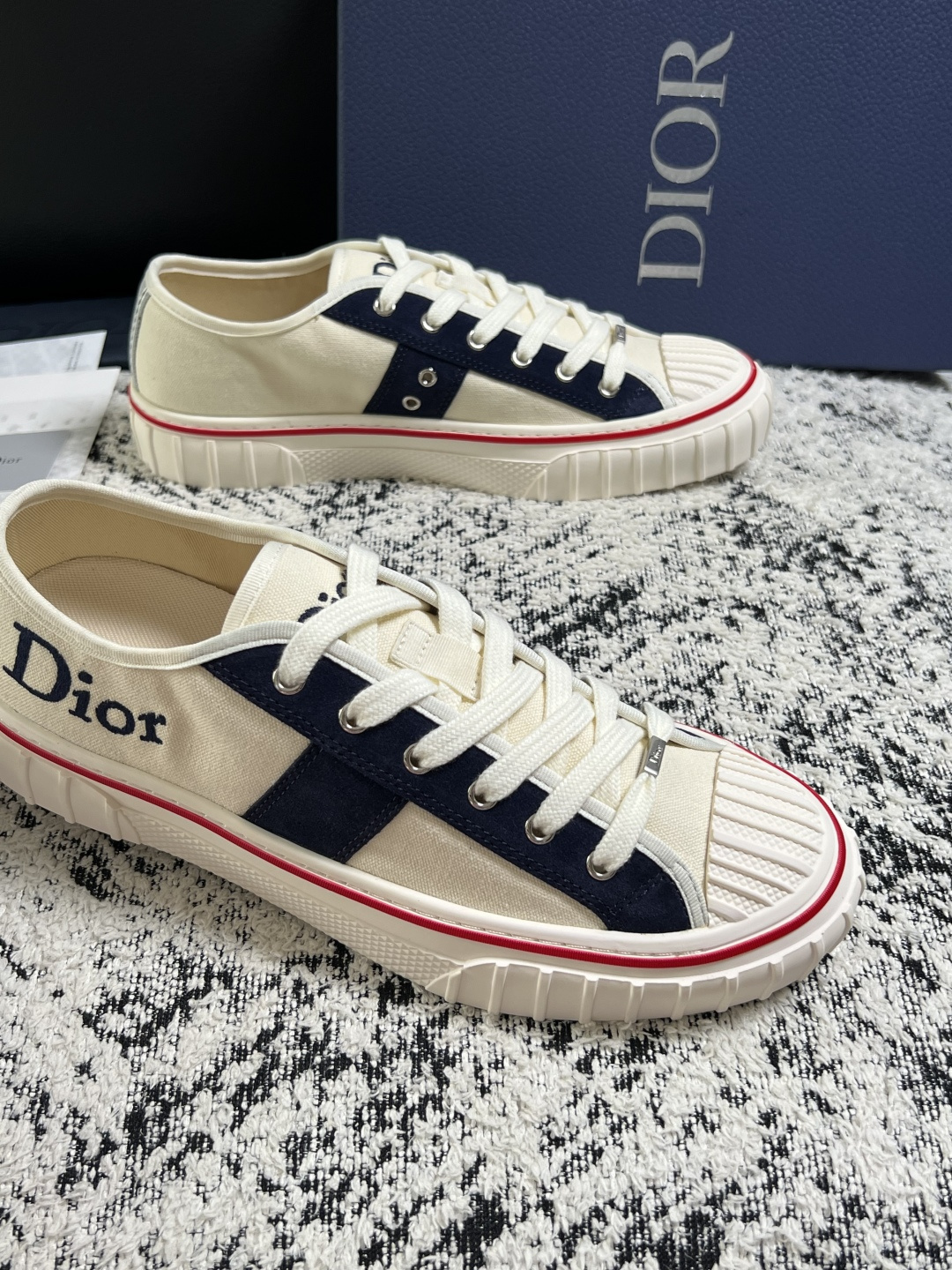 Dior 顶级工艺品 迪奥  专柜同步 原厂配置，意大利进口原版牛皮面料，透气舒适进口水染牛里垫，鞋底：原厂特供原版底超
