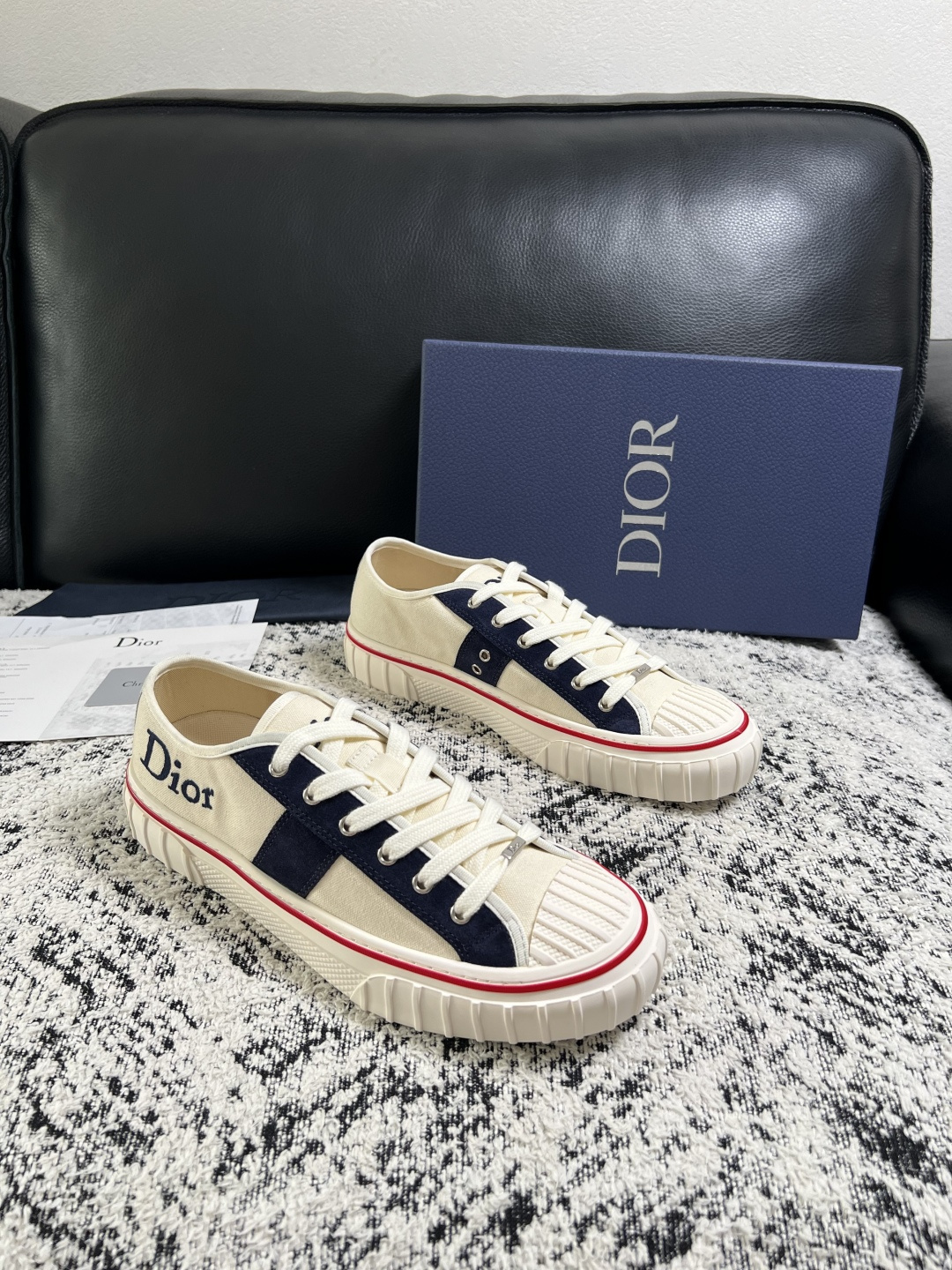 Dior 顶级工艺品 迪奥  专柜同步 原厂配置，意大利进口原版牛皮面料，透气舒适进口水染牛里垫，鞋底：原厂特供原版底超