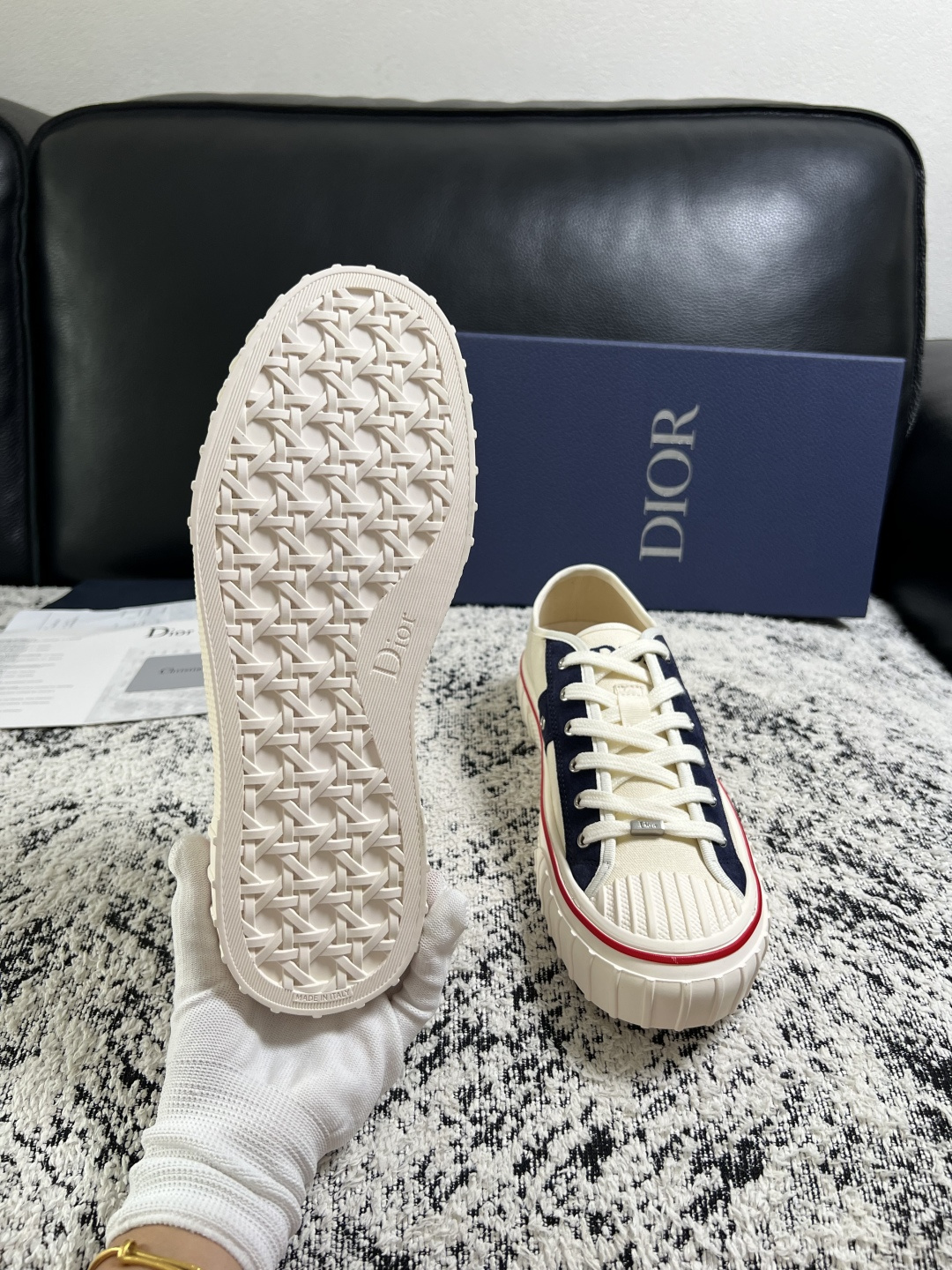 Dior 顶级工艺品 迪奥  专柜同步 原厂配置，意大利进口原版牛皮面料，透气舒适进口水染牛里垫，鞋底：原厂特供原版底超