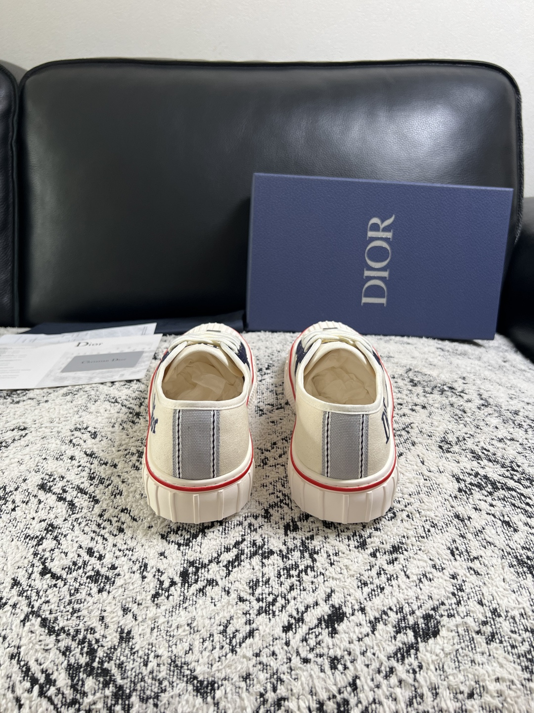 Dior 顶级工艺品 迪奥  专柜同步 原厂配置，意大利进口原版牛皮面料，透气舒适进口水染牛里垫，鞋底：原厂特供原版底超
