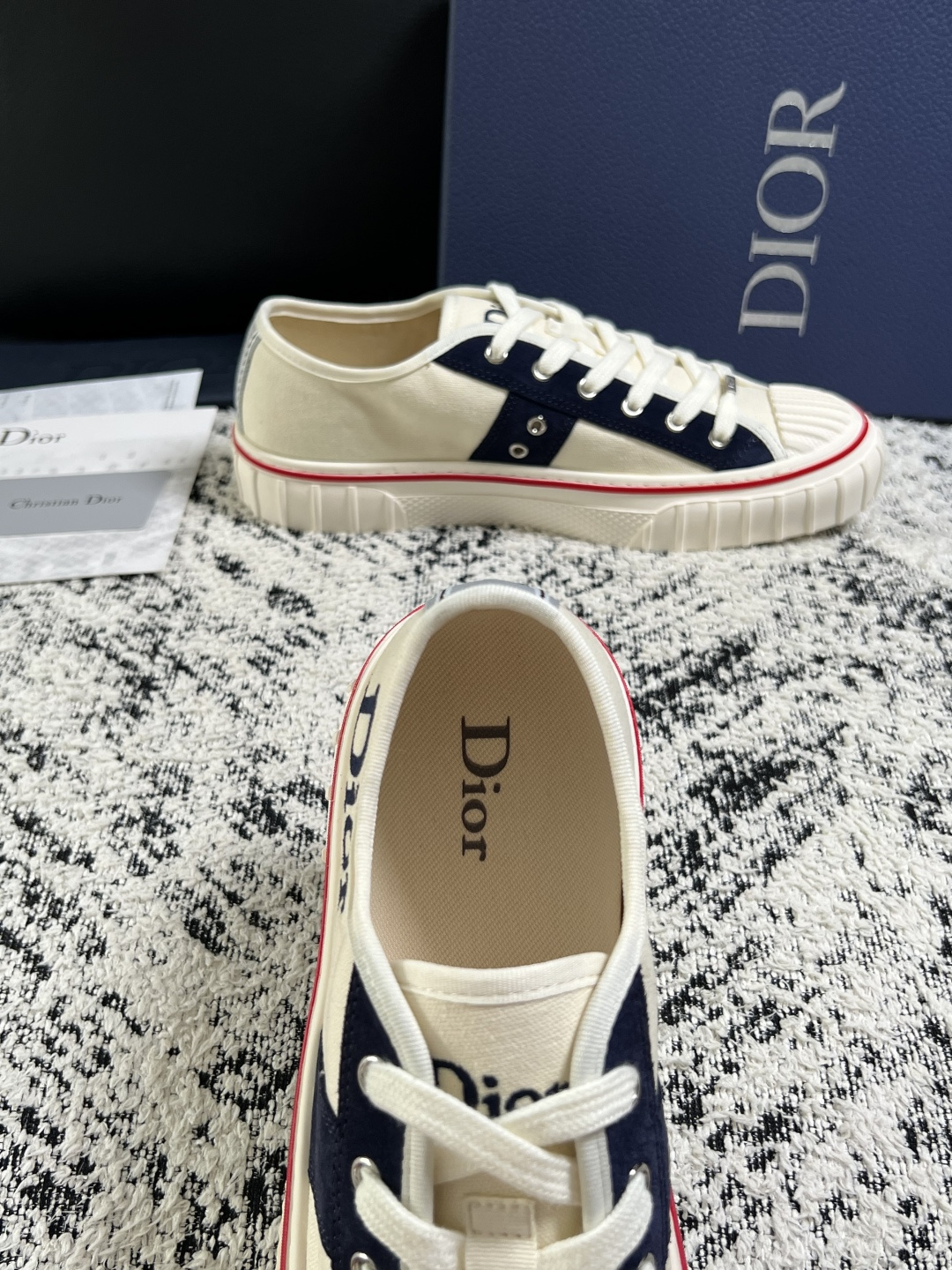 Dior 顶级工艺品 迪奥  专柜同步 原厂配置，意大利进口原版牛皮面料，透气舒适进口水染牛里垫，鞋底：原厂特供原版底超
