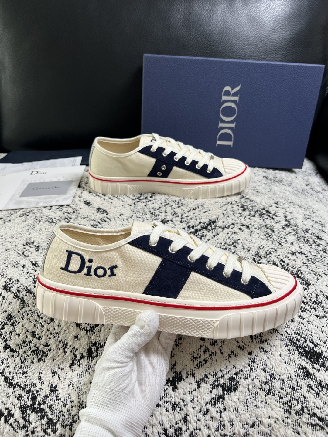 Dior 顶级工艺品 迪奥  专柜同步 原厂配置，意大利进口原版牛皮面料，透气舒适进口水染牛里垫，鞋底：原厂特供原版底超