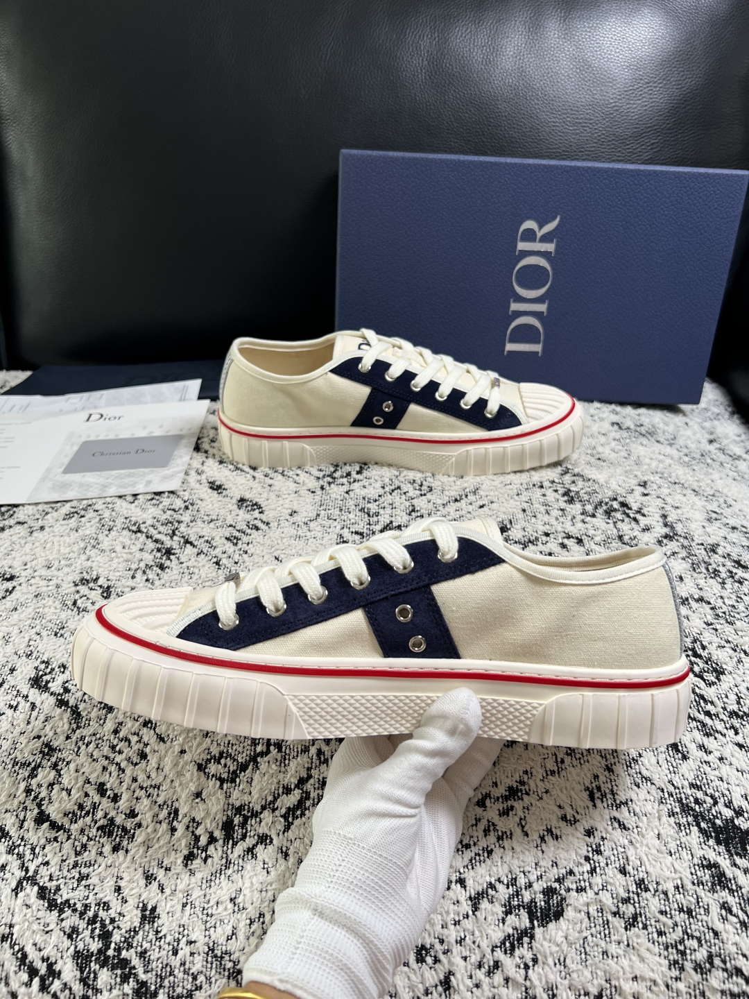 Dior 顶级工艺品 迪奥  专柜同步 原厂配置，意大利进口原版牛皮面料，透气舒适进口水染牛里垫，鞋底：原厂特供原版底超