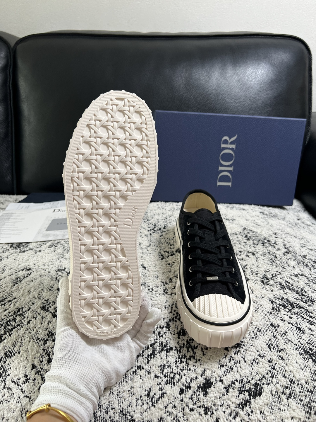 Dior 顶级工艺品 迪奥  专柜同步 原厂配置，意大利进口原版牛皮面料，透气舒适进口水染牛里垫，鞋底：原厂特供原版底超