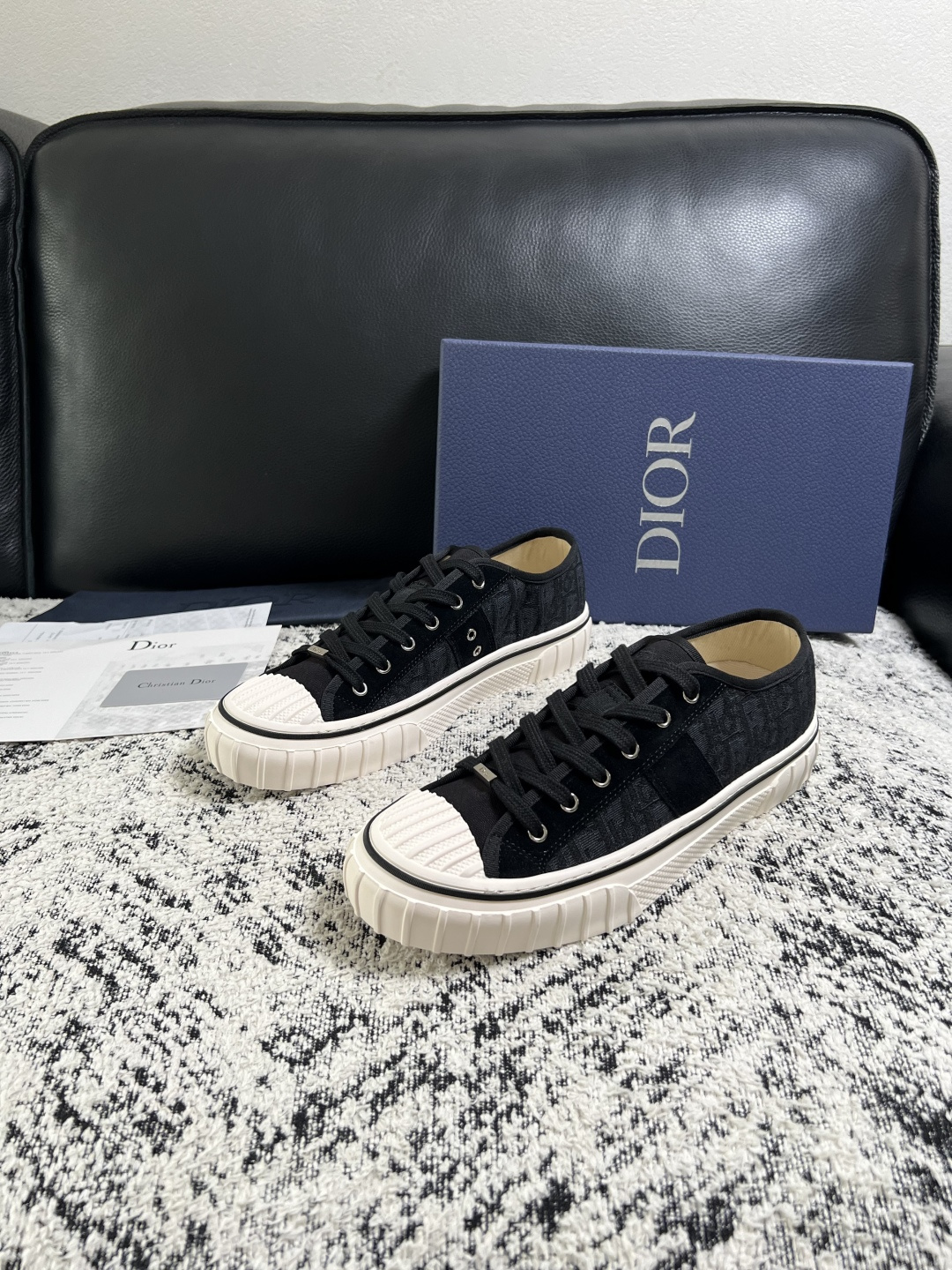 Dior 顶级工艺品 迪奥  专柜同步 原厂配置，意大利进口原版牛皮面料，透气舒适进口水染牛里垫，鞋底：原厂特供原版底超