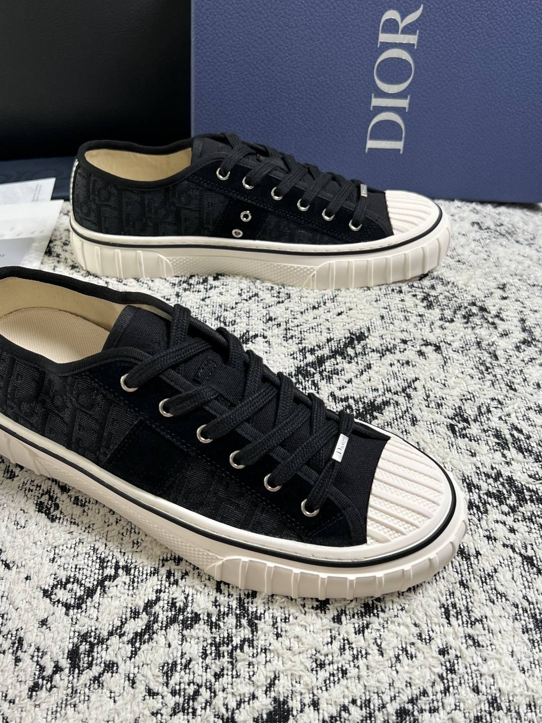 Dior 顶级工艺品 迪奥  专柜同步 原厂配置，意大利进口原版牛皮面料，透气舒适进口水染牛里垫，鞋底：原厂特供原版底超