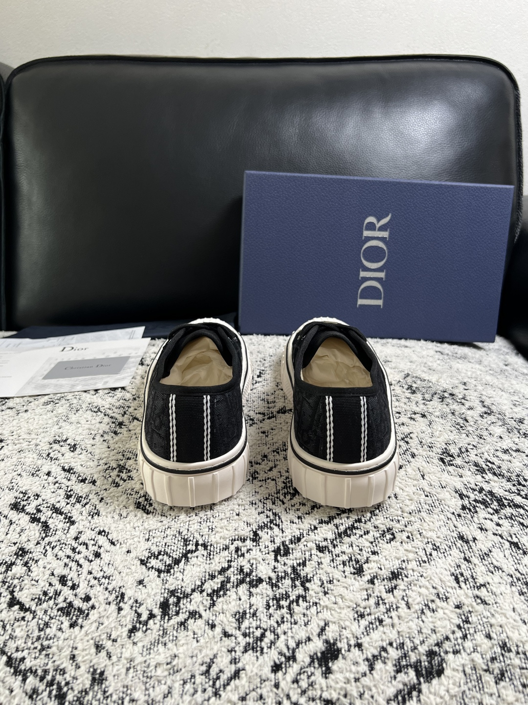 Dior 顶级工艺品 迪奥  专柜同步 原厂配置，意大利进口原版牛皮面料，透气舒适进口水染牛里垫，鞋底：原厂特供原版底超