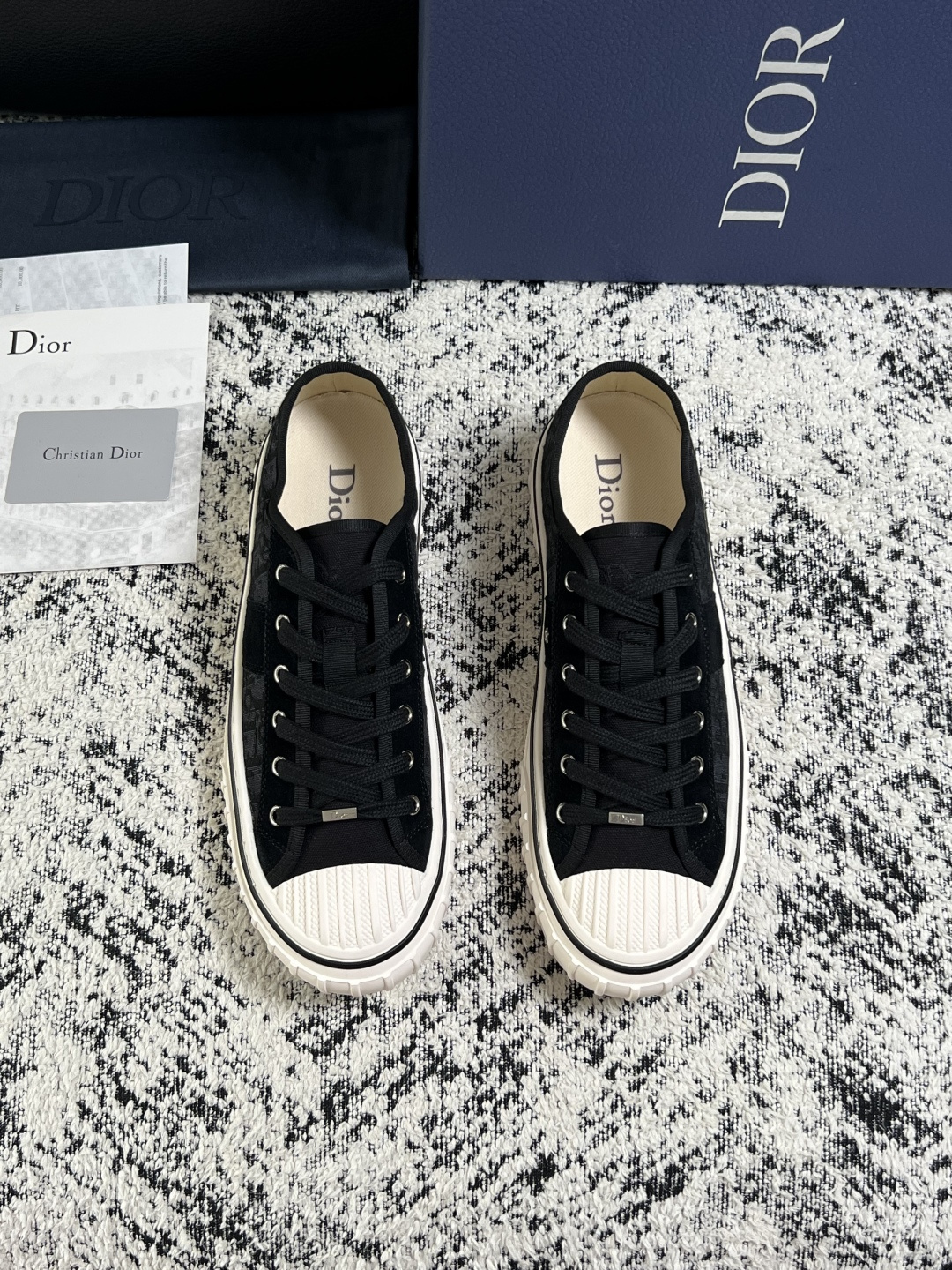 Dior 顶级工艺品 迪奥  专柜同步 原厂配置，意大利进口原版牛皮面料，透气舒适进口水染牛里垫，鞋底：原厂特供原版底超