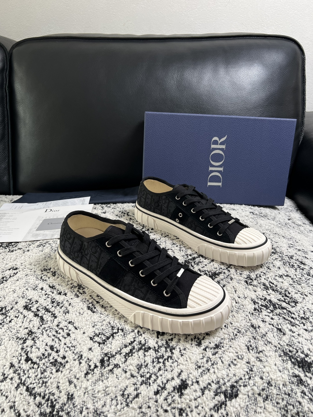 Dior 顶级工艺品 迪奥  专柜同步 原厂配置，意大利进口原版牛皮面料，透气舒适进口水染牛里垫，鞋底：原厂特供原版底超