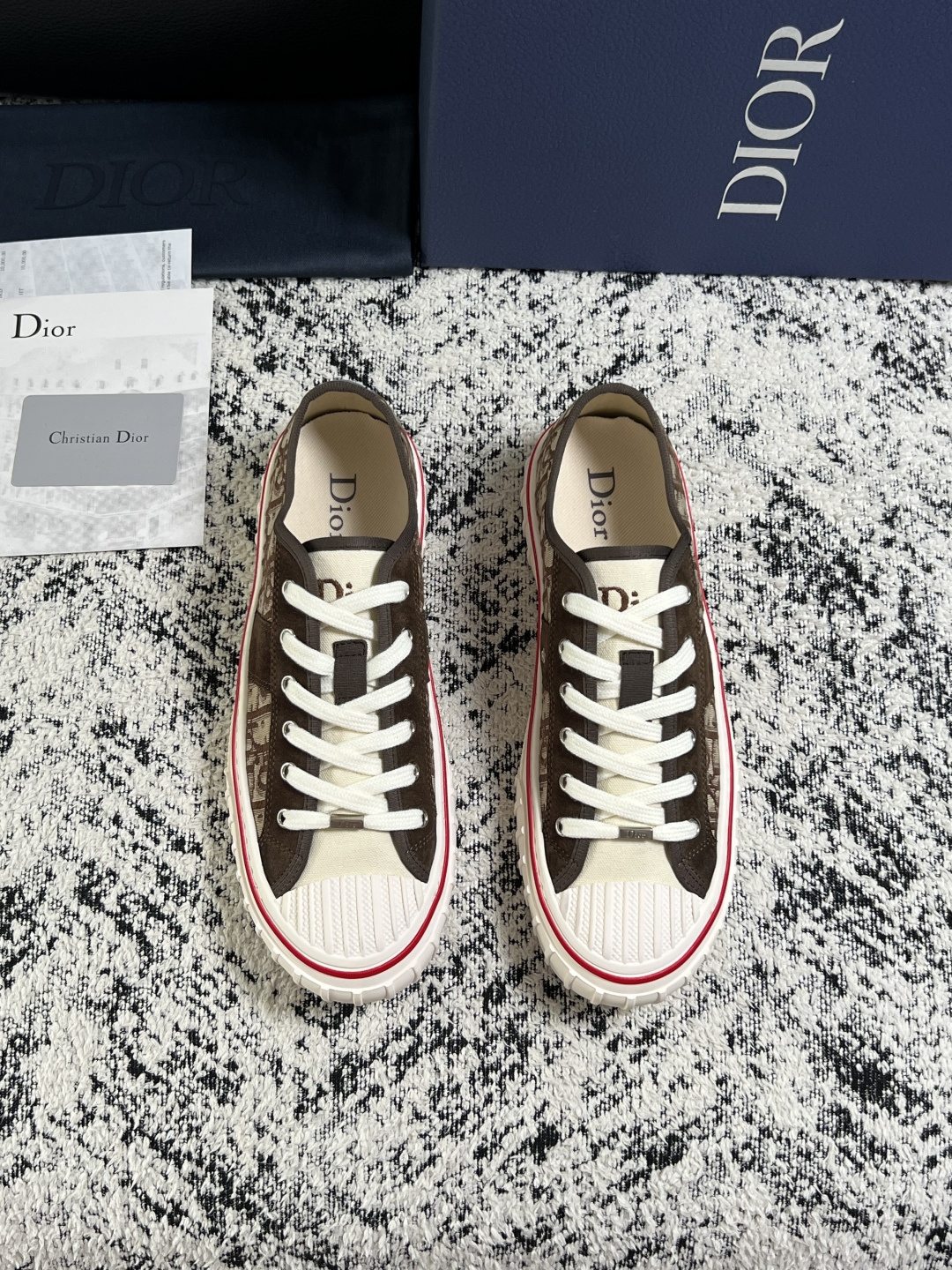 Dior 顶级工艺品 迪奥  专柜同步 原厂配置，意大利进口原版牛皮面料，透气舒适进口水染牛里垫，鞋底：原厂特供原版底超