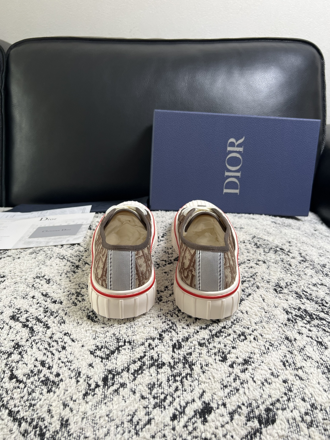 Dior 顶级工艺品 迪奥  专柜同步 原厂配置，意大利进口原版牛皮面料，透气舒适进口水染牛里垫，鞋底：原厂特供原版底超