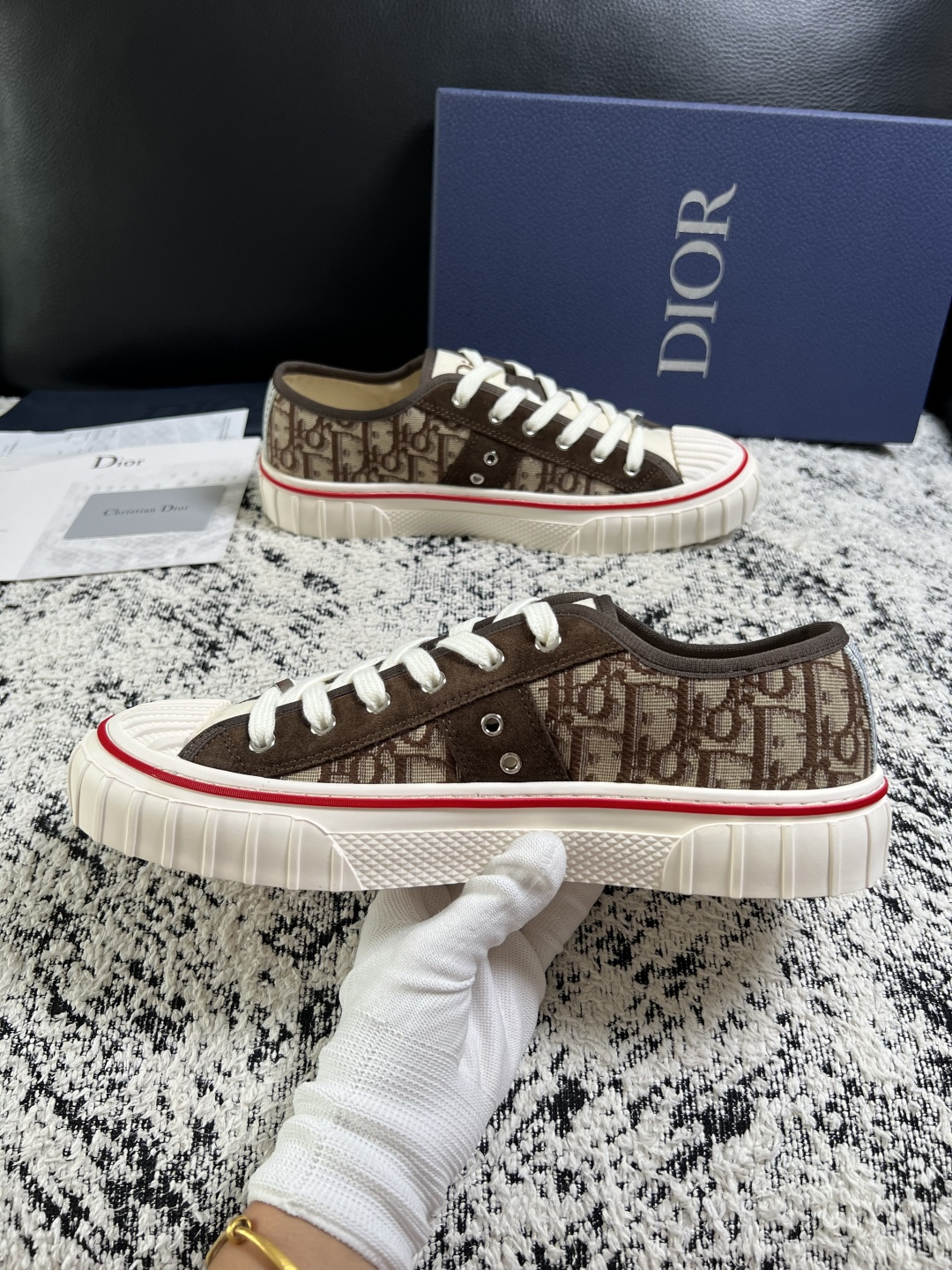 Dior 顶级工艺品 迪奥  专柜同步 原厂配置，意大利进口原版牛皮面料，透气舒适进口水染牛里垫，鞋底：原厂特供原版底超
