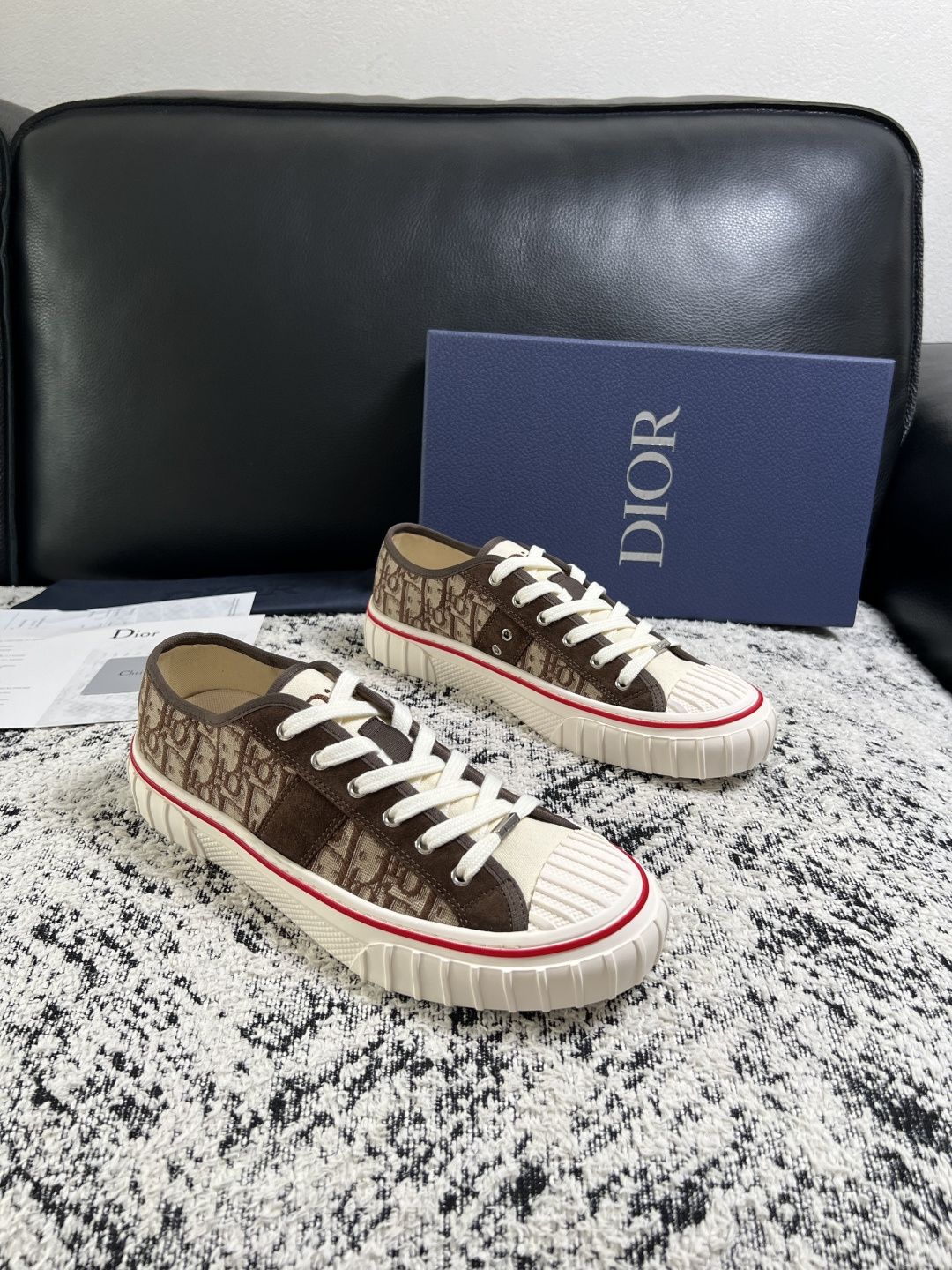 Dior 顶级工艺品 迪奥  专柜同步 原厂配置，意大利进口原版牛皮面料，透气舒适进口水染牛里垫，鞋底：原厂特供原版底超