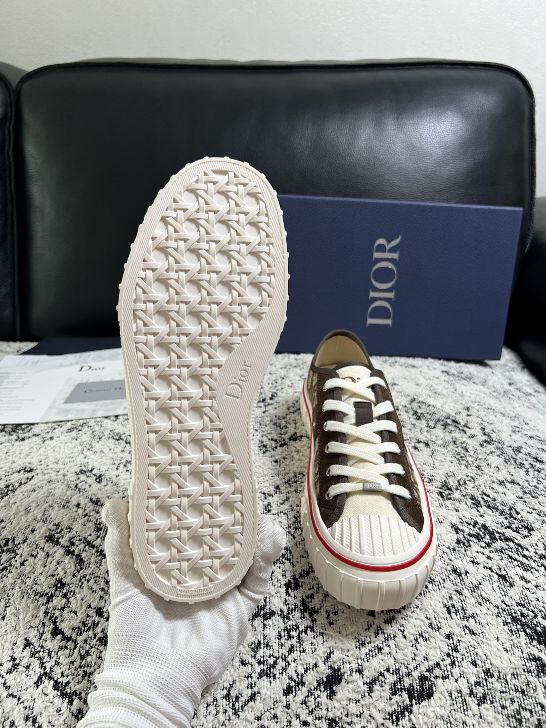 Dior 顶级工艺品 迪奥  专柜同步 原厂配置，意大利进口原版牛皮面料，透气舒适进口水染牛里垫，鞋底：原厂特供原版底超