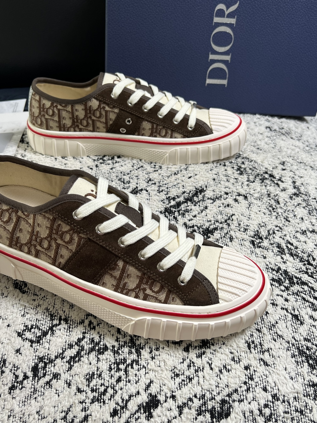 Dior 顶级工艺品 迪奥  专柜同步 原厂配置，意大利进口原版牛皮面料，透气舒适进口水染牛里垫，鞋底：原厂特供原版底超