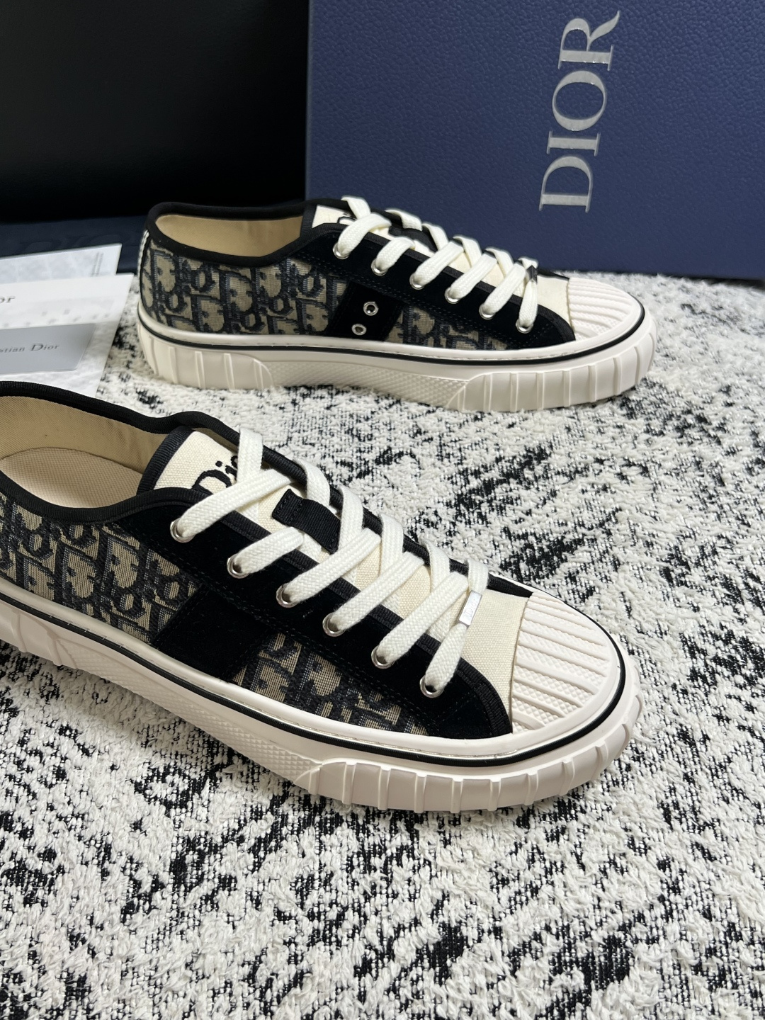 Dior 顶级工艺品 迪奥  专柜同步 原厂配置，意大利进口原版牛皮面料，透气舒适进口水染牛里垫，鞋底：原厂特供原版底超