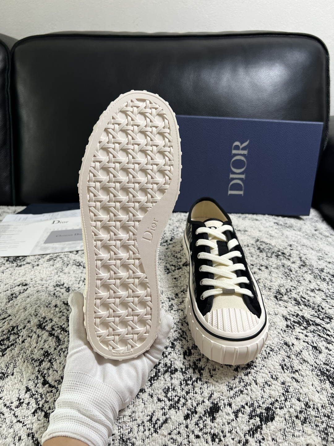 Dior 顶级工艺品 迪奥  专柜同步 原厂配置，意大利进口原版牛皮面料，透气舒适进口水染牛里垫，鞋底：原厂特供原版底超