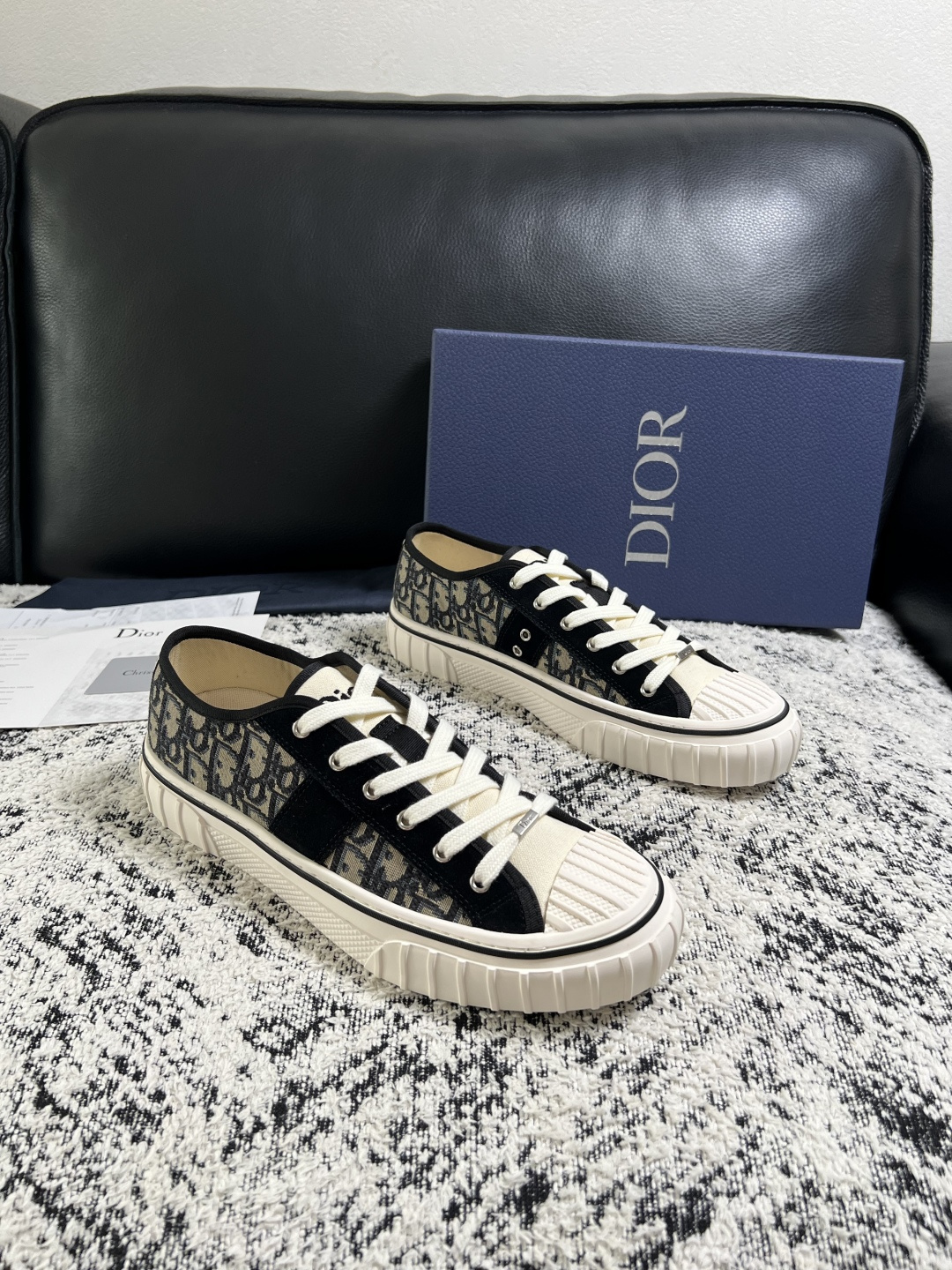 Dior 顶级工艺品 迪奥  专柜同步 原厂配置，意大利进口原版牛皮面料，透气舒适进口水染牛里垫，鞋底：原厂特供原版底超