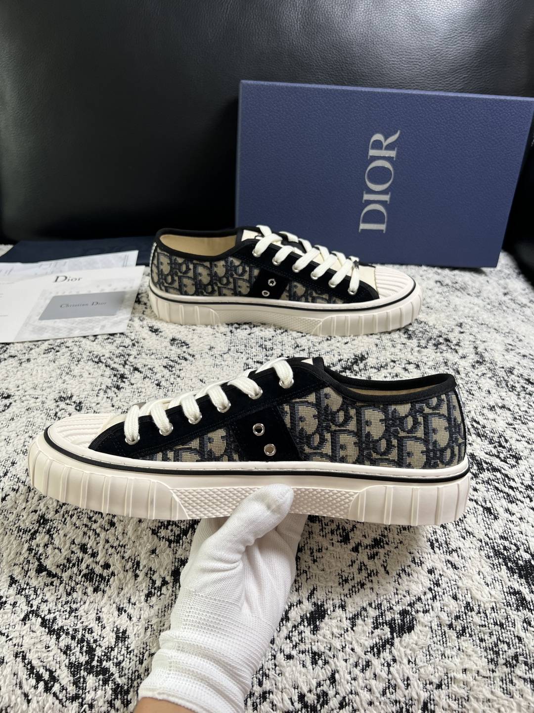 Dior 顶级工艺品 迪奥  专柜同步 原厂配置，意大利进口原版牛皮面料，透气舒适进口水染牛里垫，鞋底：原厂特供原版底超