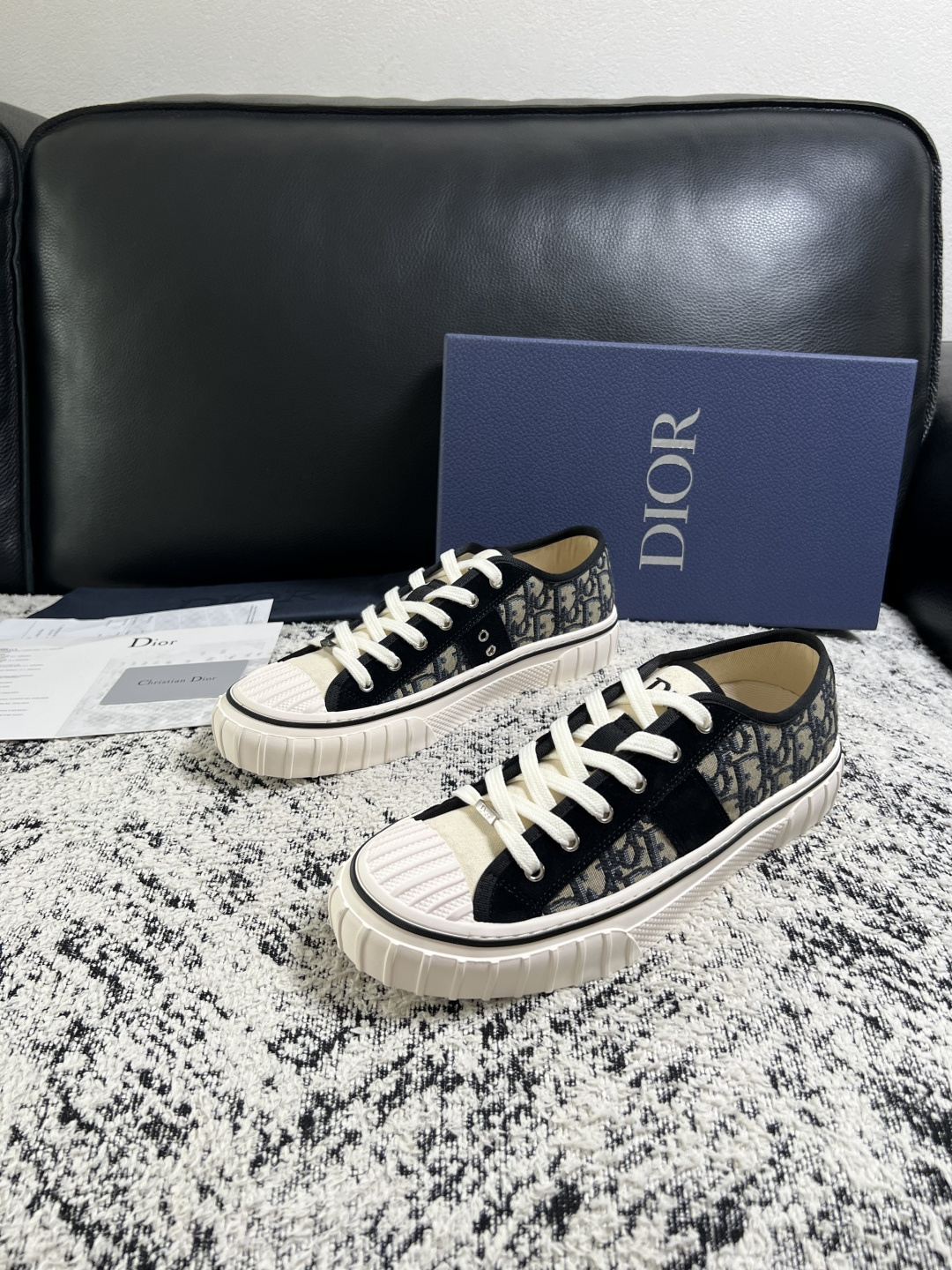 Dior 顶级工艺品 迪奥  专柜同步 原厂配置，意大利进口原版牛皮面料，透气舒适进口水染牛里垫，鞋底：原厂特供原版底超