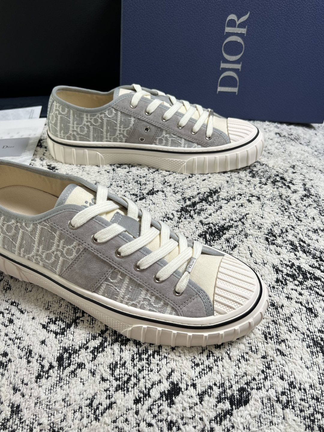 Dior 顶级工艺品 迪奥  专柜同步 原厂配置，意大利进口原版牛皮面料，透气舒适进口水染牛里垫，鞋底：原厂特供原版底超