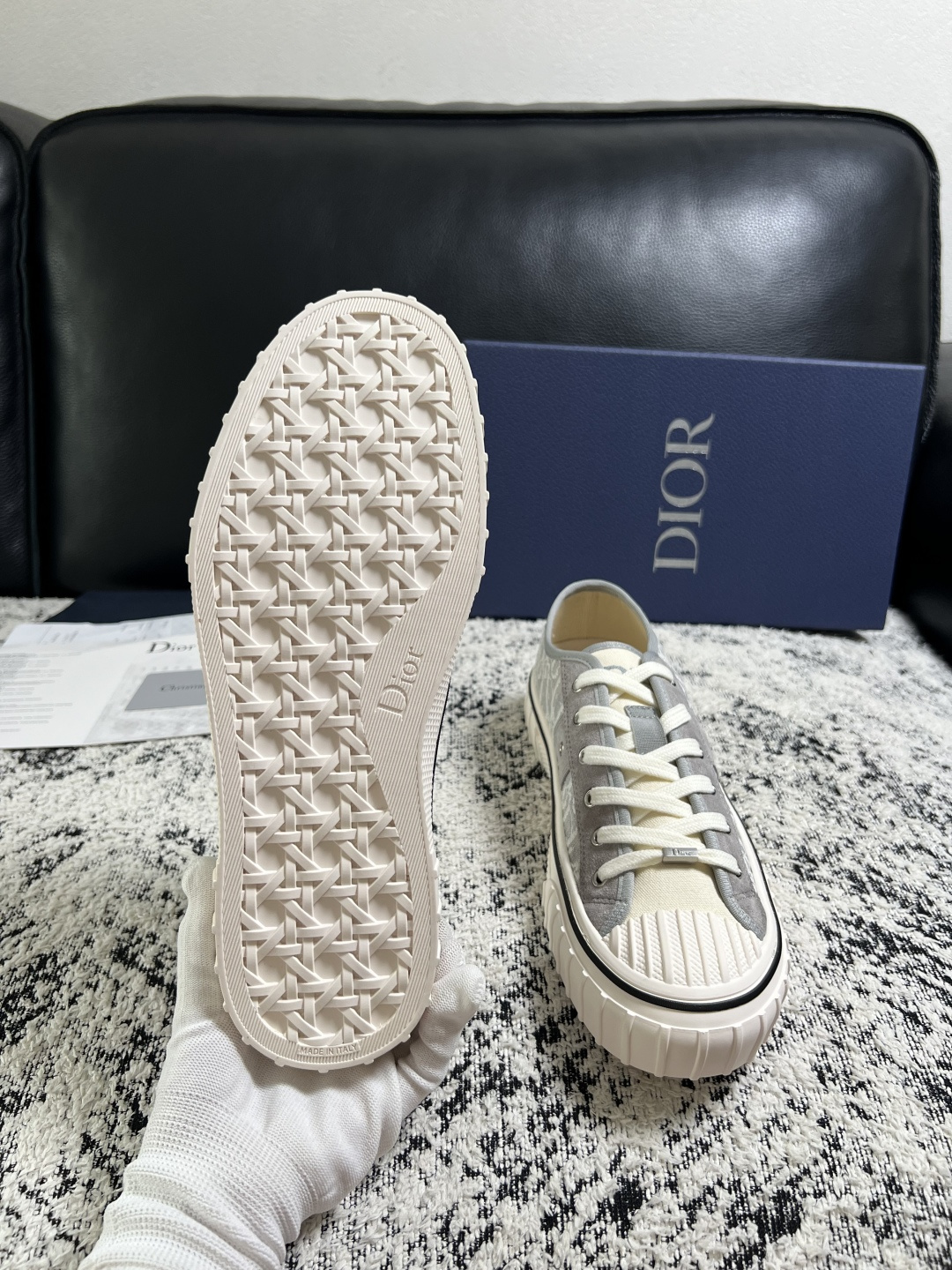 Dior 顶级工艺品 迪奥  专柜同步 原厂配置，意大利进口原版牛皮面料，透气舒适进口水染牛里垫，鞋底：原厂特供原版底超