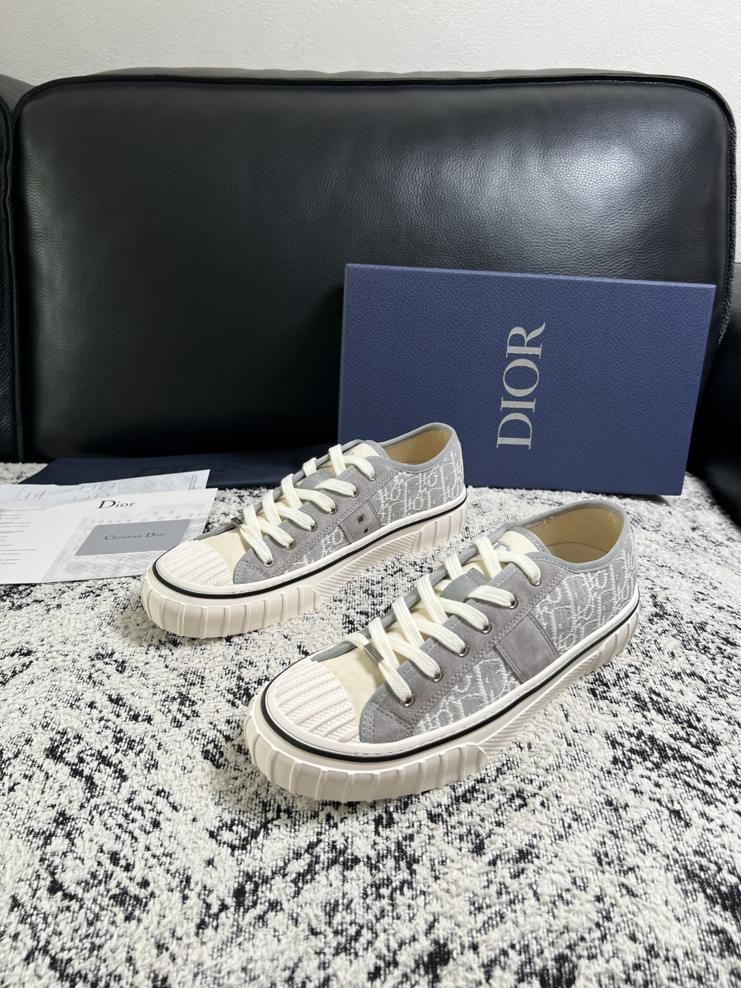 Dior 顶级工艺品 迪奥  专柜同步 原厂配置，意大利进口原版牛皮面料，透气舒适进口水染牛里垫，鞋底：原厂特供原版底超