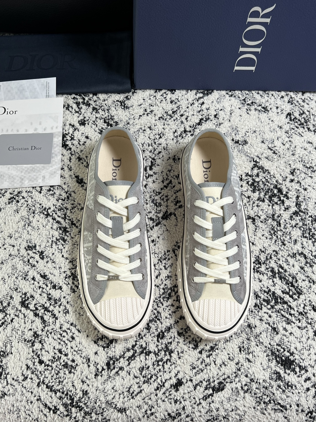 Dior 顶级工艺品 迪奥  专柜同步 原厂配置，意大利进口原版牛皮面料，透气舒适进口水染牛里垫，鞋底：原厂特供原版底超