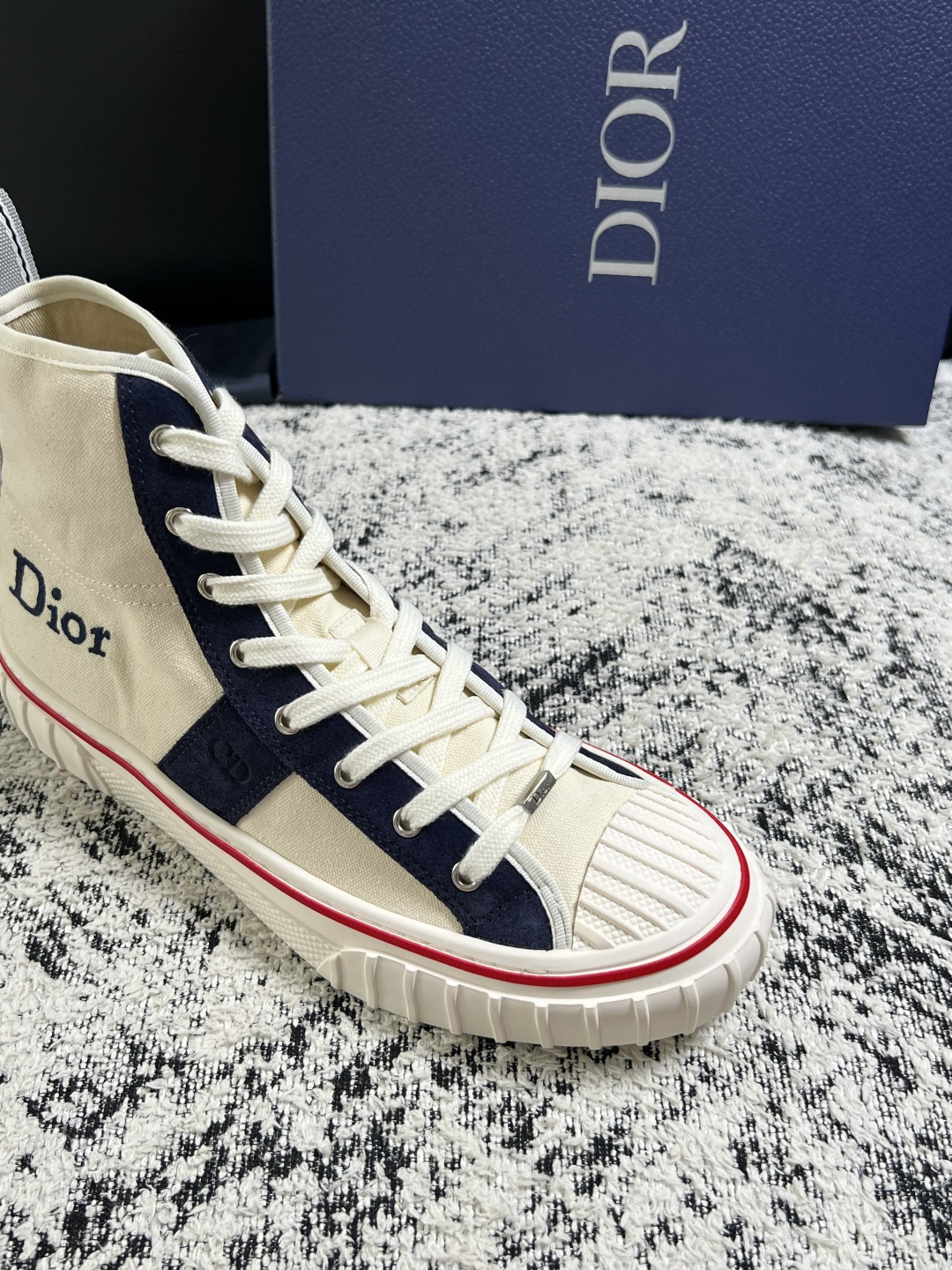 Dior 顶级工艺品 迪奥  高帮专柜同步 原厂配置，意大利进口原版牛皮面料，透气舒适进口水染牛里垫，鞋底：原厂特供原版