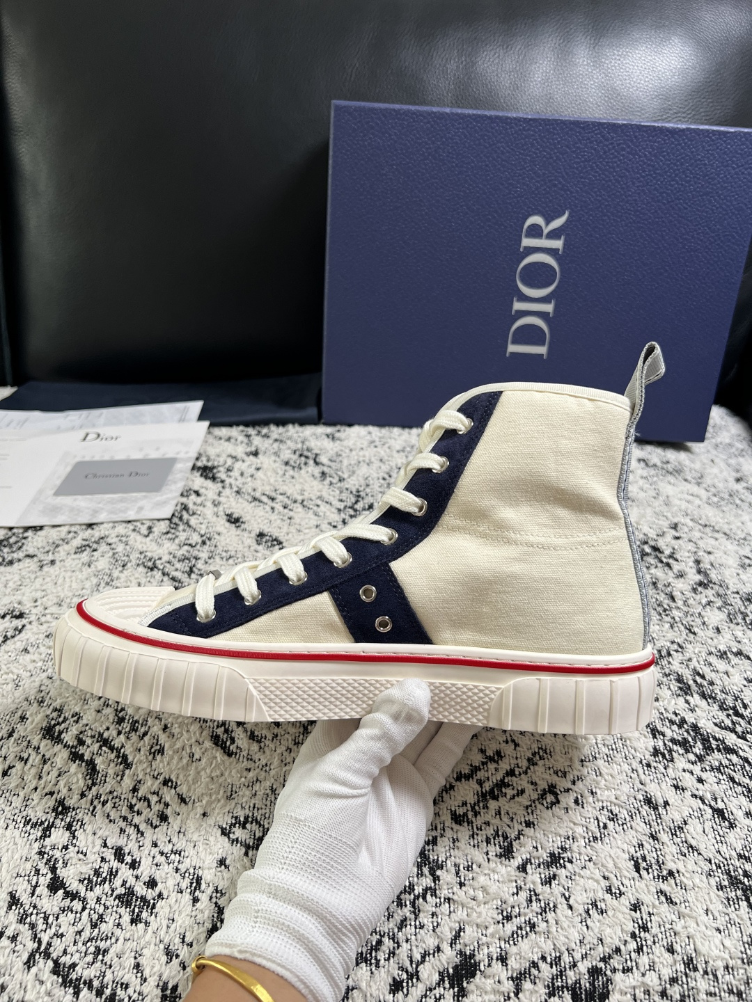 Dior 顶级工艺品 迪奥  高帮专柜同步 原厂配置，意大利进口原版牛皮面料，透气舒适进口水染牛里垫，鞋底：原厂特供原版