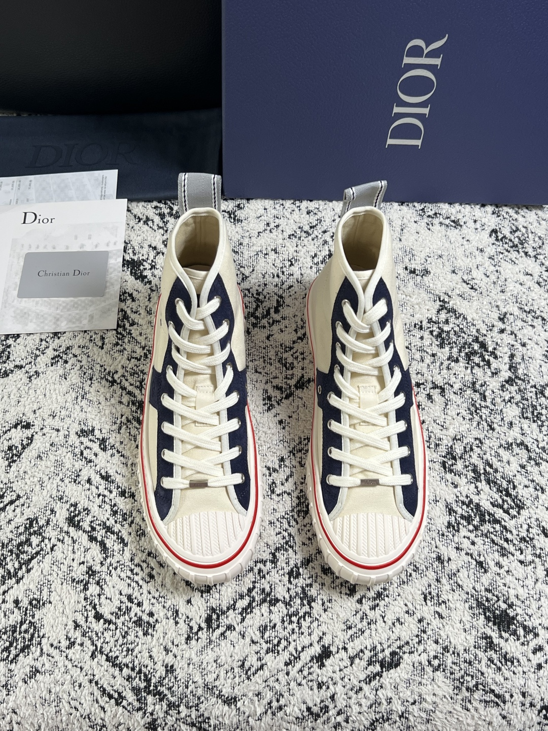 Dior 顶级工艺品 迪奥  高帮专柜同步 原厂配置，意大利进口原版牛皮面料，透气舒适进口水染牛里垫，鞋底：原厂特供原版