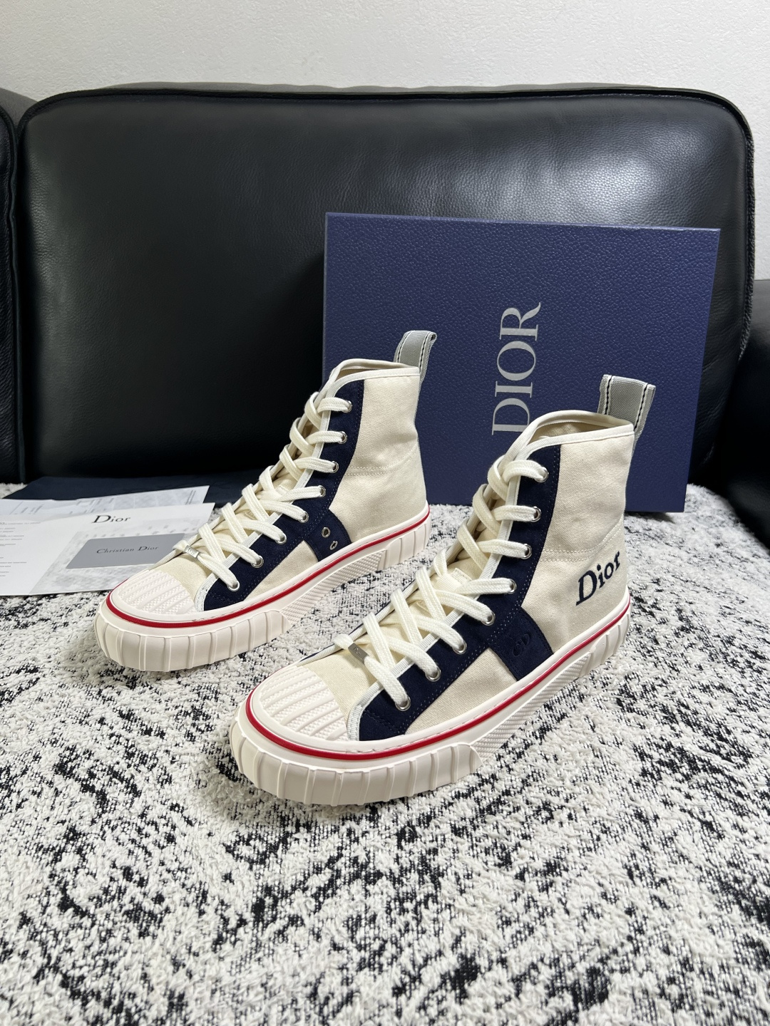 Dior 顶级工艺品 迪奥  高帮专柜同步 原厂配置，意大利进口原版牛皮面料，透气舒适进口水染牛里垫，鞋底：原厂特供原版